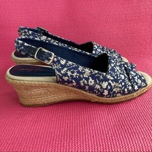 Easy Street Women's Kindly Espadrille Wedge Sandal Blue floral
Womens 11